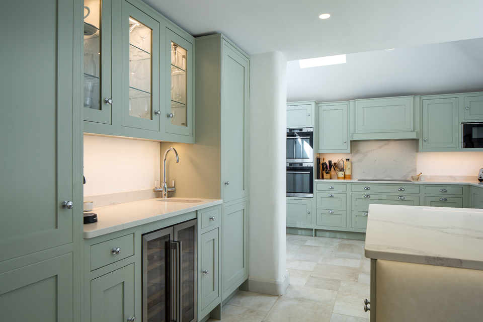 AG Quartz Blanco Statuario (cabinetry by Cloisters Design)