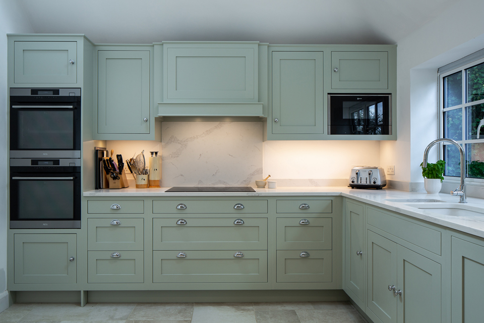 AG Quartz Blanco Statuario (cabinetry by Cloisters Design)