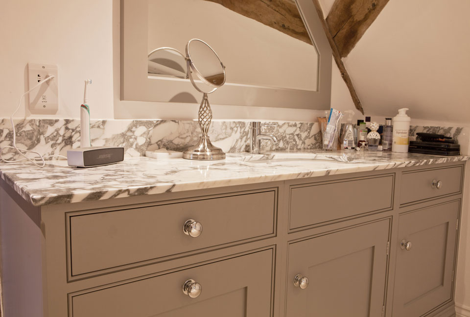 Arabescato Corchia Marble (cabinetry by Grand Union Designs Ltd)