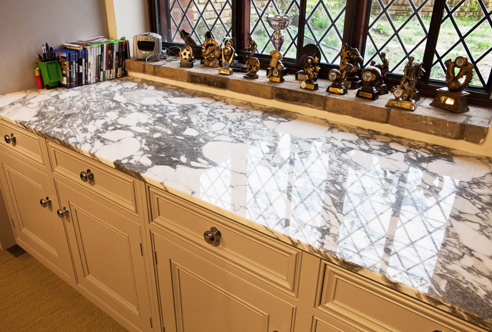 Arabescato Corchia Marble (cabinetry by Grand Union Designs Ltd)