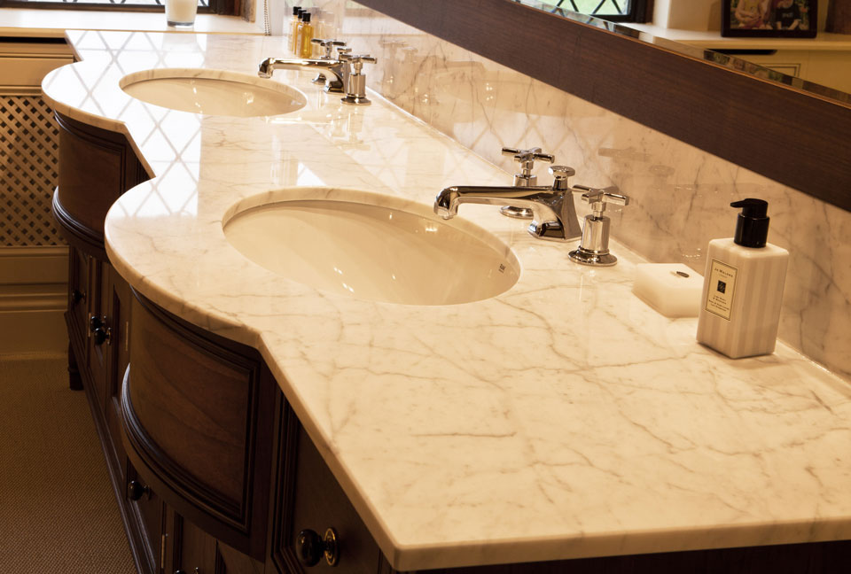 Statuarietto Extra Marble (cabinetry by Grand Union Designs Ltd)