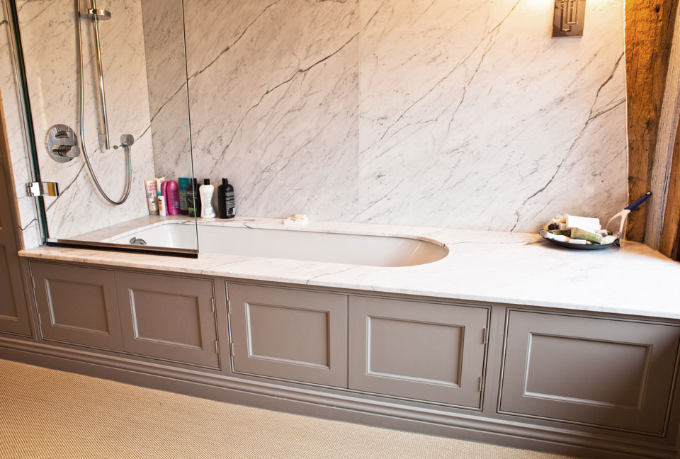 Statuarietto Extra Marble (cabinetry by Grand Union Designs Ltd)