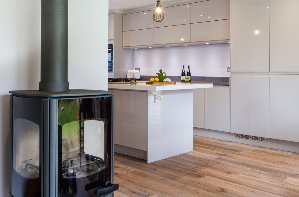 Silestone Chrome and Cimstone Arcadia (cabinetry by ICE:INTERIOR Ltd)