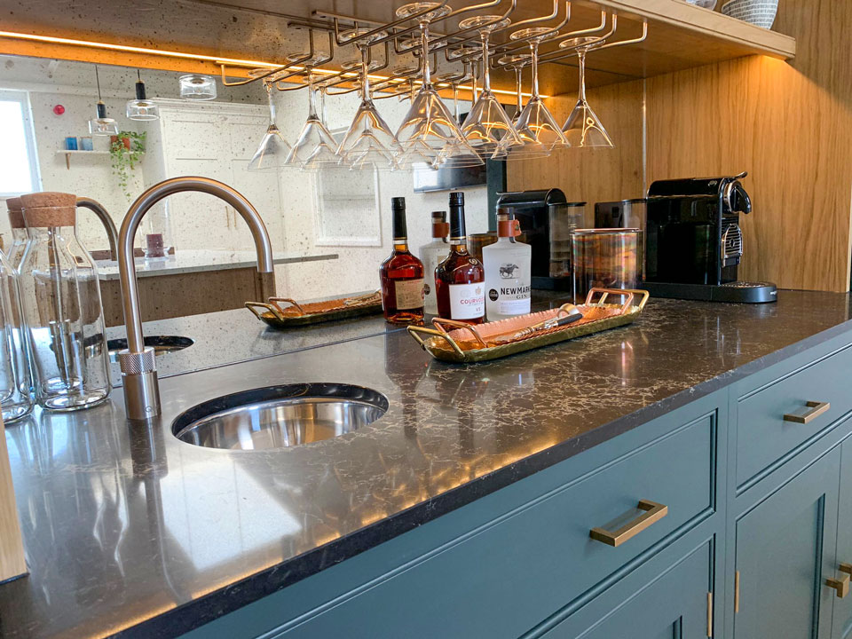 Caesarstone 5111 Statuario Nuvo & 5100 Vanilla Noir (cabinetry by Chardome Bespoke Furniture)