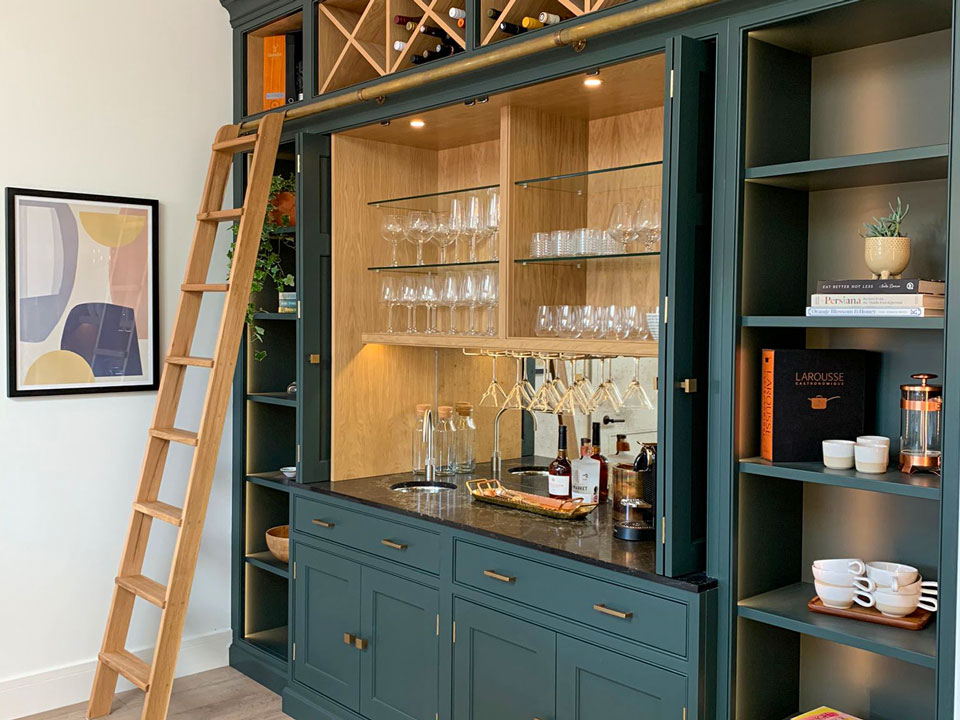 Caesarstone 5111 Statuario Nuvo & 5100 Vanilla Noir (cabinetry by Chardome Bespoke Furniture)