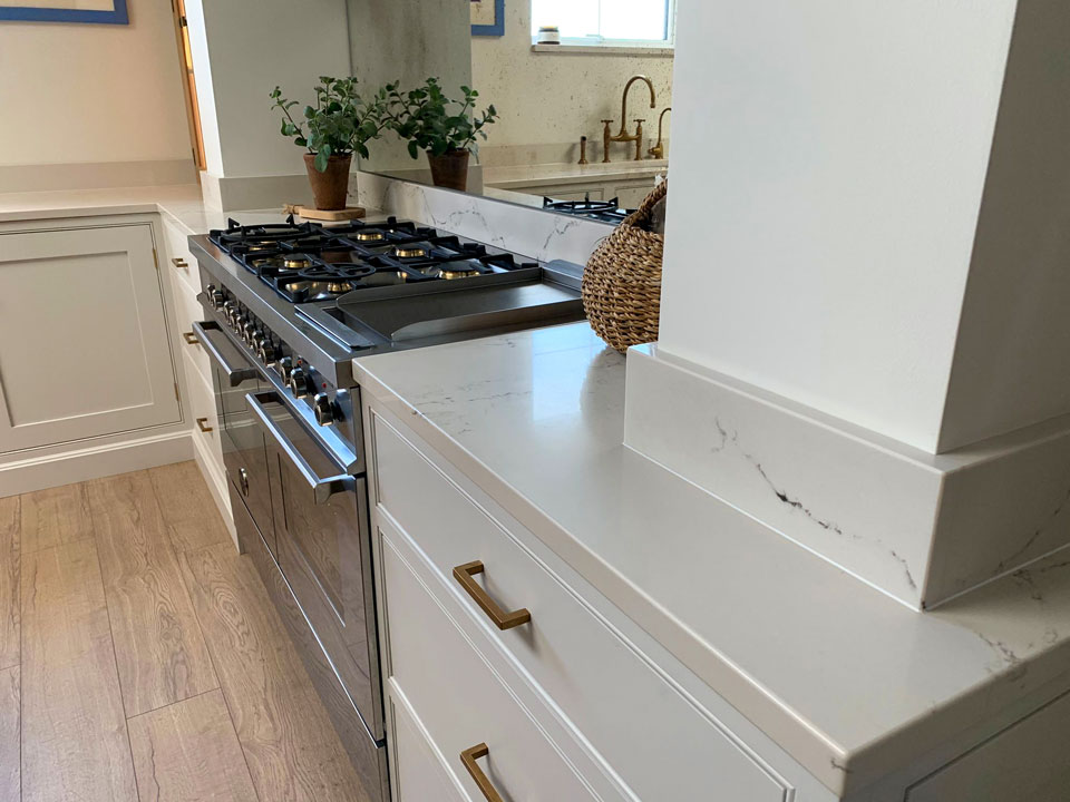 Caesarstone 5111 Statuario Nuvo & 5100 Vanilla Noir (cabinetry by Chardome Bespoke Furniture)