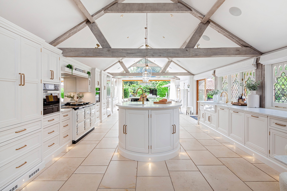 AG Quartz Fusion White and Cosmic Black Granite (cabinetry by Heaven & Stubbs)