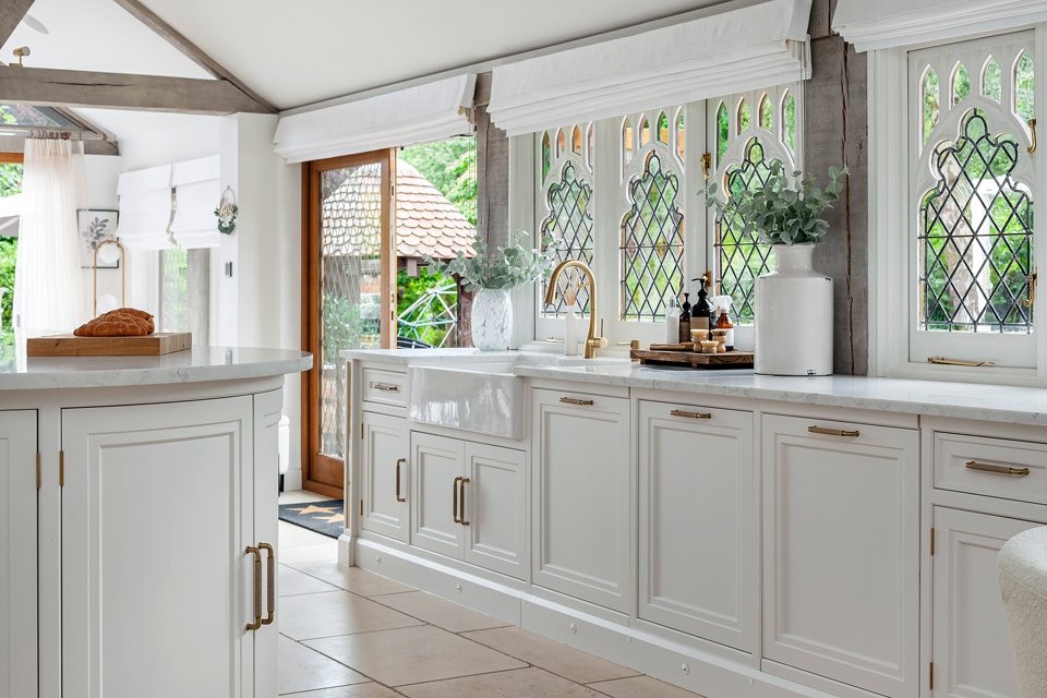 AG Quartz Fusion White and Cosmic Black Granite (cabinetry by Heaven & Stubbs)