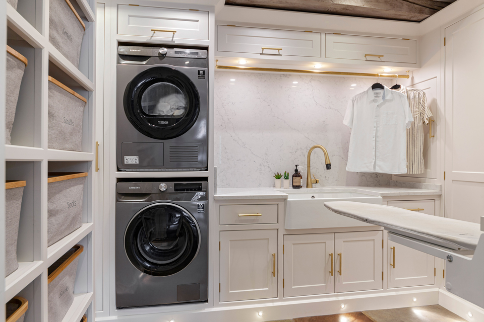 AG Quartz Fusion White and Cosmic Black Granite (cabinetry by Heaven & Stubbs)