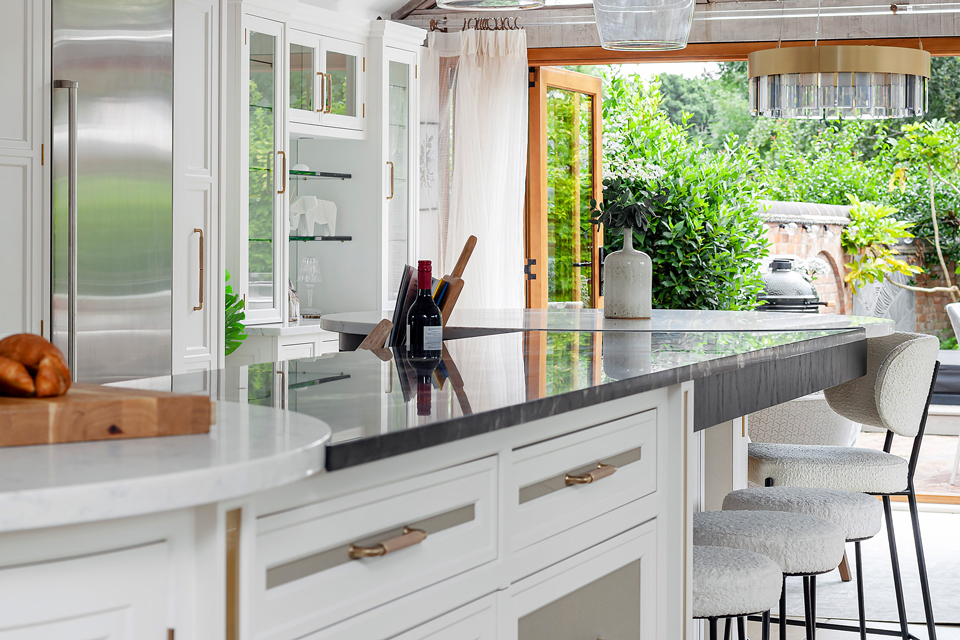 AG Quartz Fusion White and Cosmic Black Granite (cabinetry by Heaven & Stubbs)