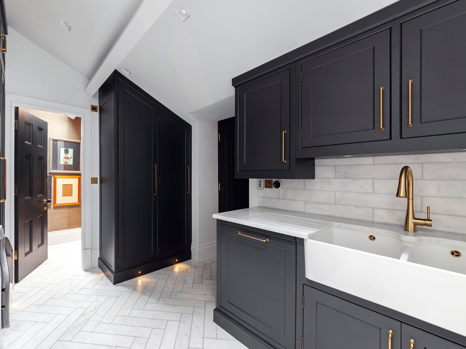 Titanium Granite & AG Quartz Fusion White (cabinetry by Heaven & Stubbs)