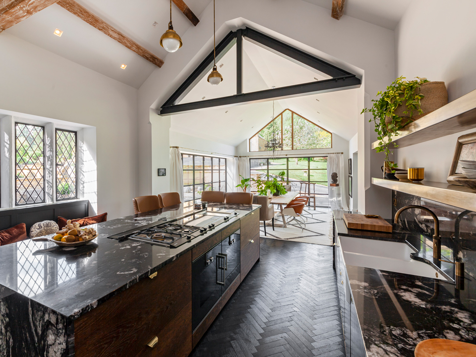 Titanium Granite & AG Quartz Fusion White (cabinetry by Heaven & Stubbs)