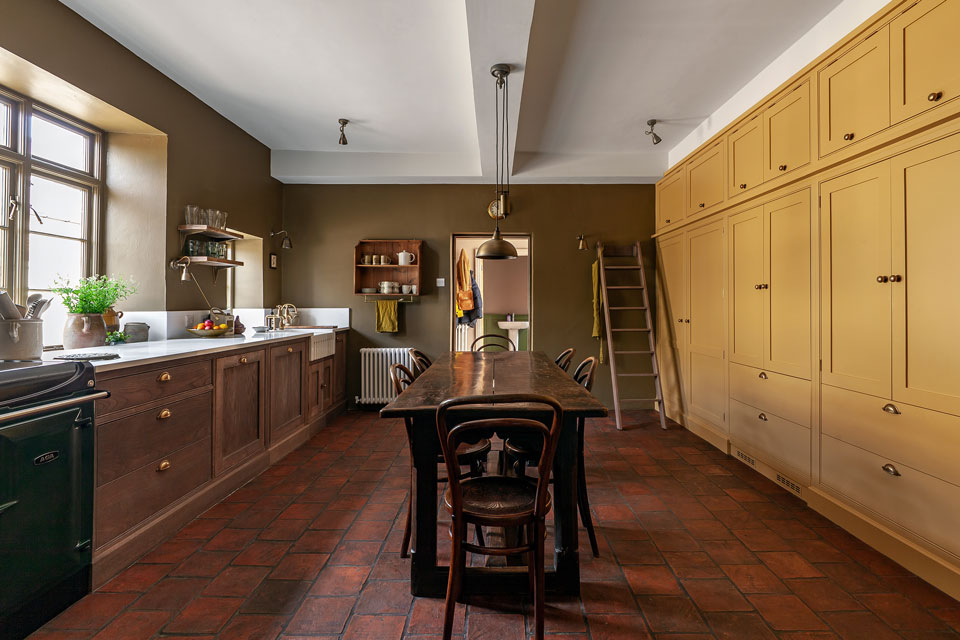 AG Quartz Super White (cabinetry by Heaven & Stubbs)