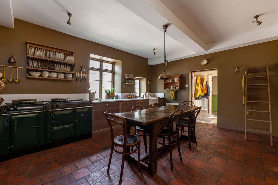 AG Quartz Super White (cabinetry by Heaven & Stubbs)