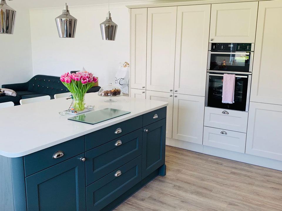 AG Quartz Blanco Ice (cabinetry by Paul Rowles Kitchens)